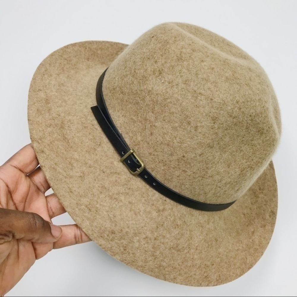 Tan women’s wool hat